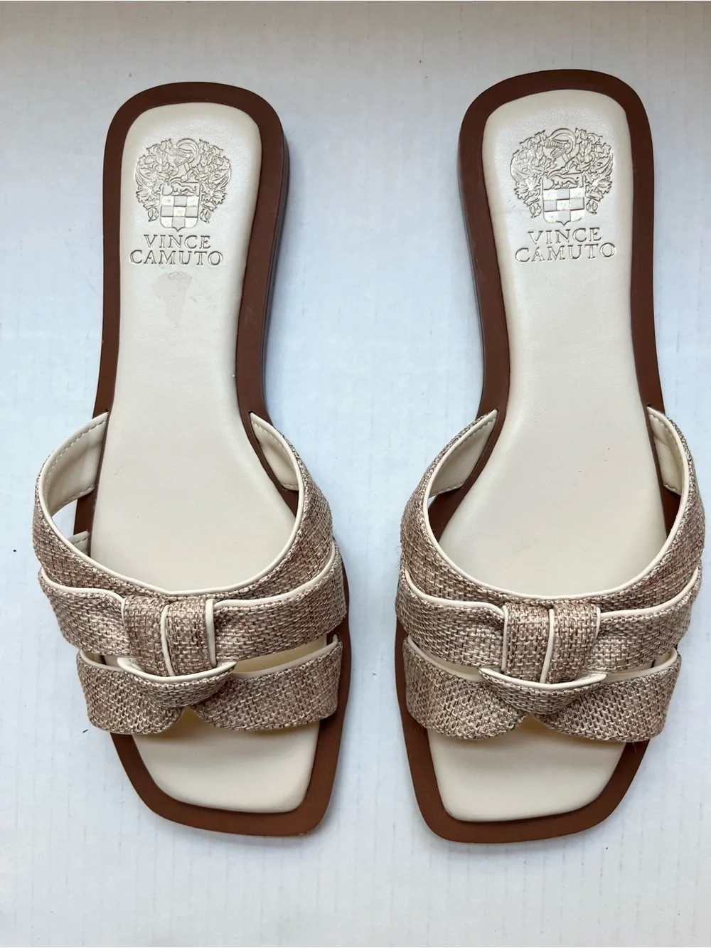 Vince Camuto Barcelens Natural Raffia Woven Knot Flat Slide Sandal. Size 8 1/2